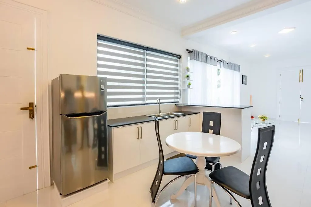 Clintonvilla 4-Bedroom With Pool Near To Airport ネゴンボ