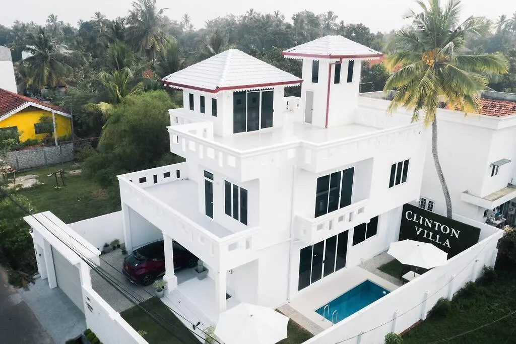 ヴィラ Clintonvilla 4-Bedroom With Pool Near To Airport ネゴンボ スリランカ